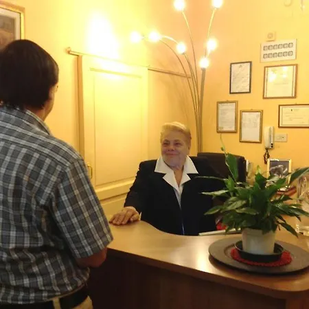 Anna Hotel 2*